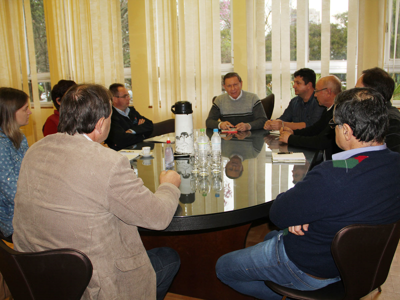 EXECUTIVO SE REÚNE COM COMITIVA PARA TRATAR SOBRE TRAUMATOLOGIA DO HSVP