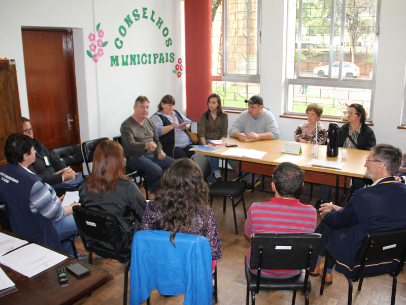 CONSELHO MUNICIPAL DO IDOSO SE REÚNE COM CONTADOR