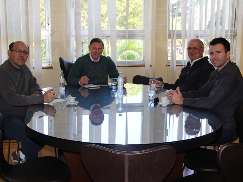 EMPRESÁRIO DE CAXIAS DO SUL VISITA PREFEITO