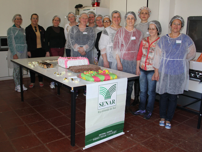 SECRETARIA DA MULHER PROMOVE CURSO DE TORTAS E DOCINHOS CASEIROS