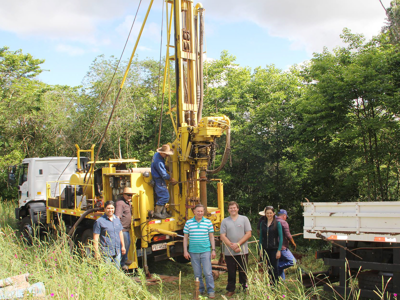 EXECUTIVO PERFURA POÇO EM MANCHINHA