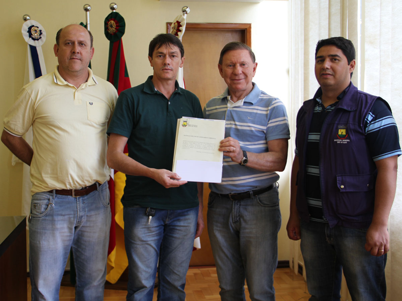 EXECUTIVO ENTREGA CARTA DE ANUÊNCIA À SÃO JOSÉ DO INHACORÁ