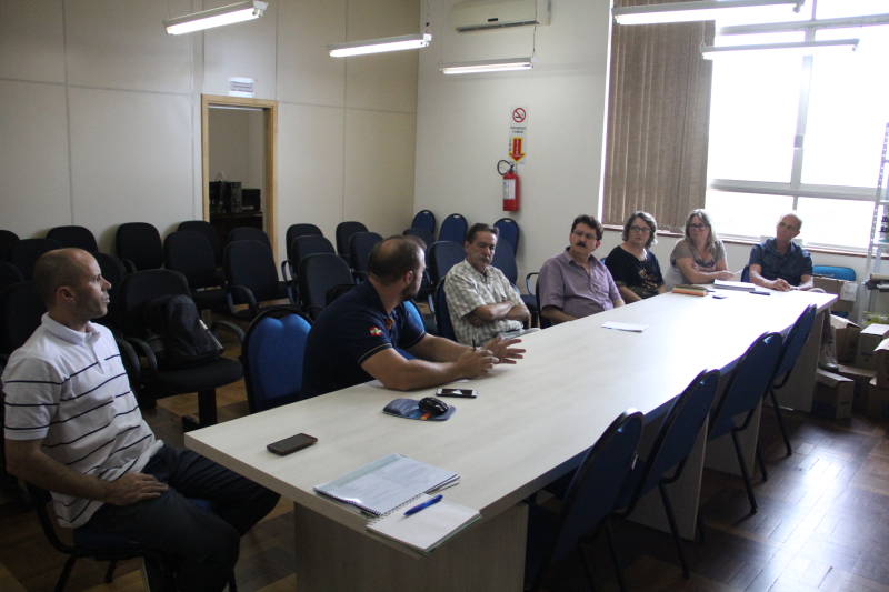 Destinação de resíduos sólidos é pauta de reunião do Executivo