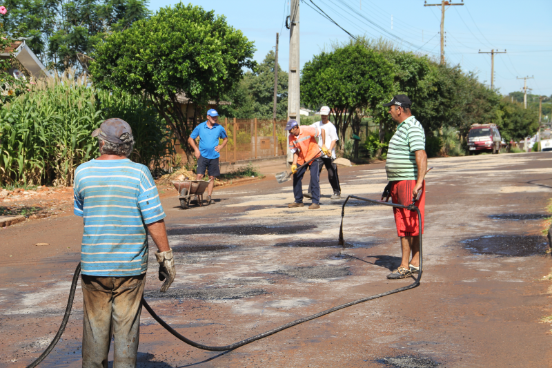 Operação tapa buraco é realizada em Três de Maio