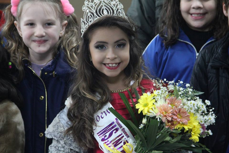 Mini Miss Internacional é recebida pelo Prefeito