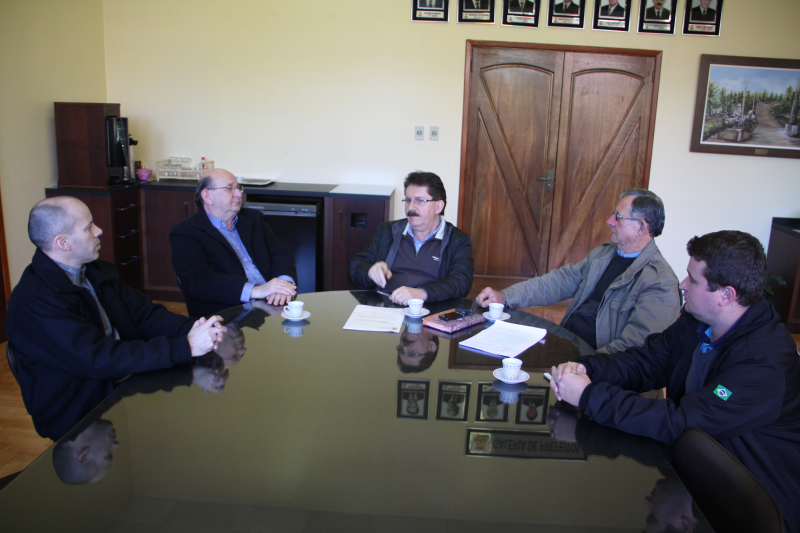 Prefeito Altair Copatti recebe Deputado Aloísio Classmann