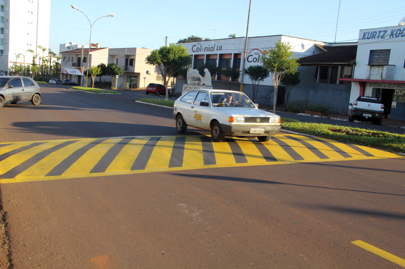 Quebra-molas e Faixas de Pedestre recebem novas pinturas