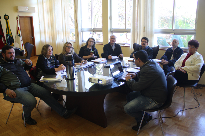 Resíduos Sólidos é assunto de reunião com o Prefeito