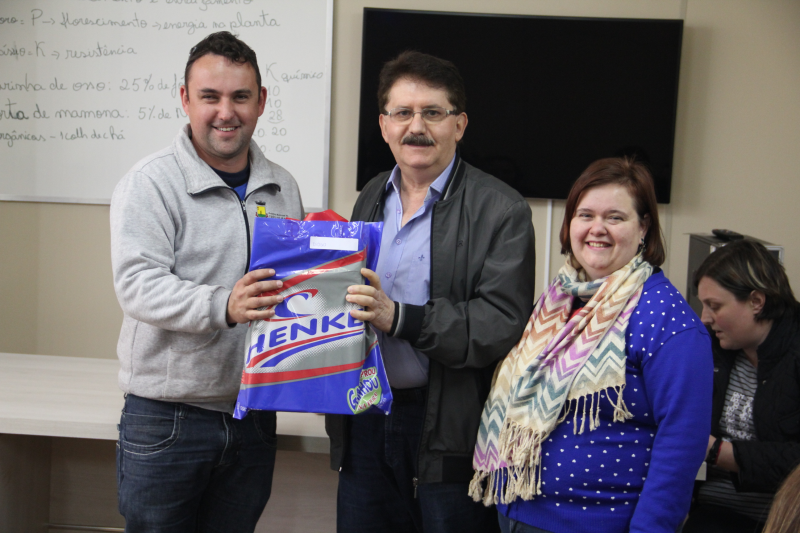 Prefeitura entrega Tênis e Guarda-chuva à Agentes de Saúde e de Combate à Endemias