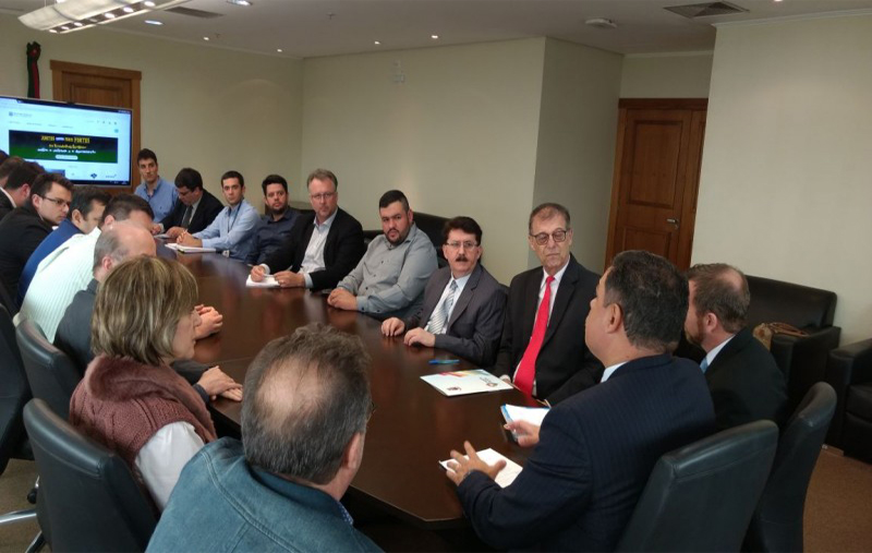 Destino e Tratamento de Esgoto é dialogado em reunião na capital