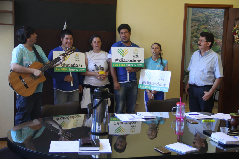 Prefeito recebe a Apae no “Dia de Doar 2017”