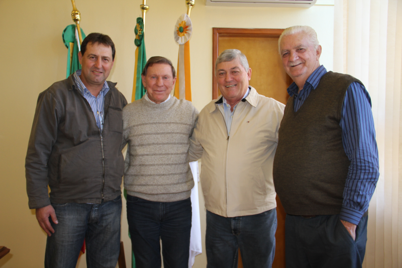 DIRETOR PRESIDENTE DO GRUPO MÔNACO VISITA PREFEITO