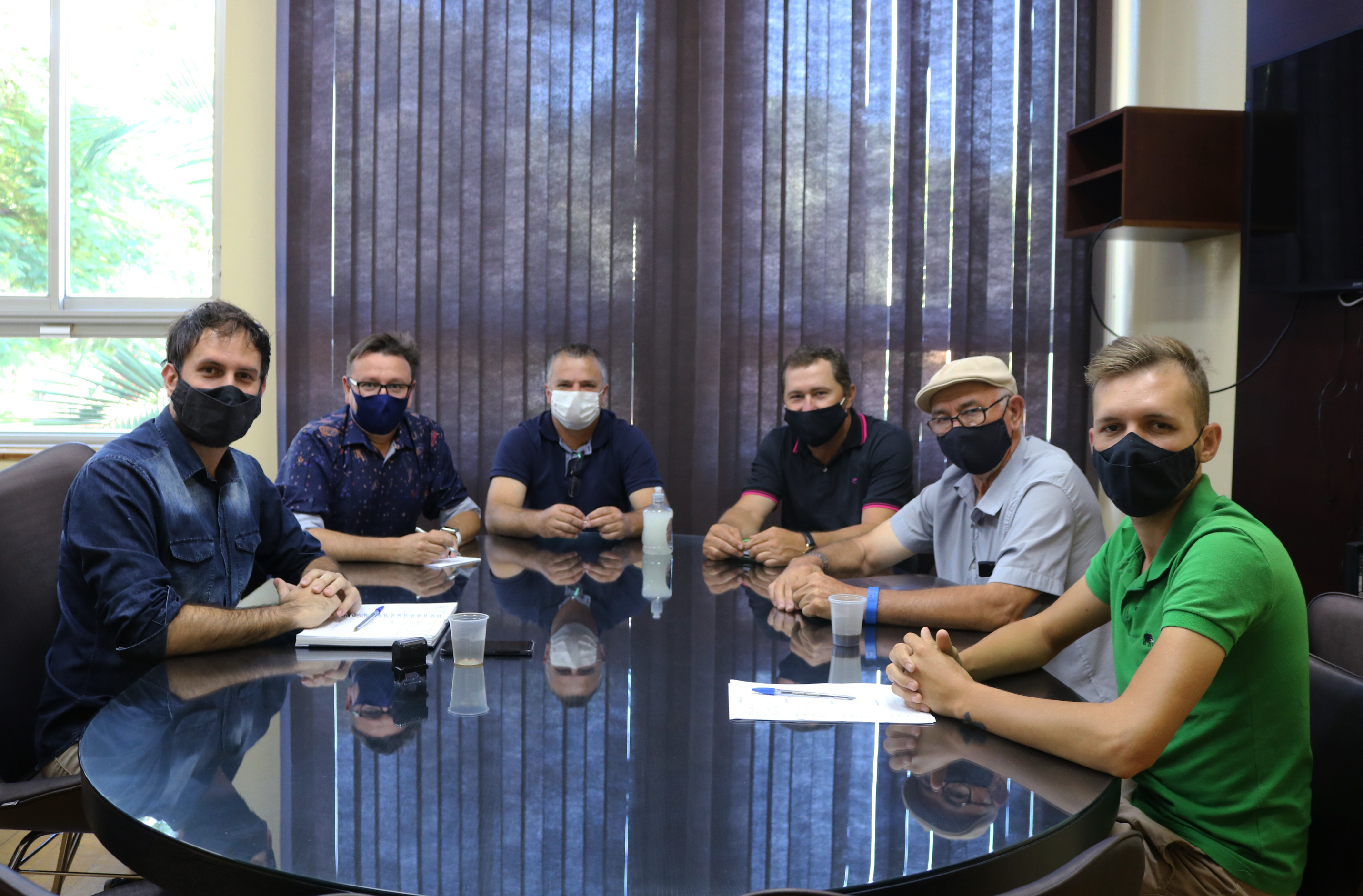 VEREADORES SE REÚNEM COM O PREFEITO MUNICIPAL