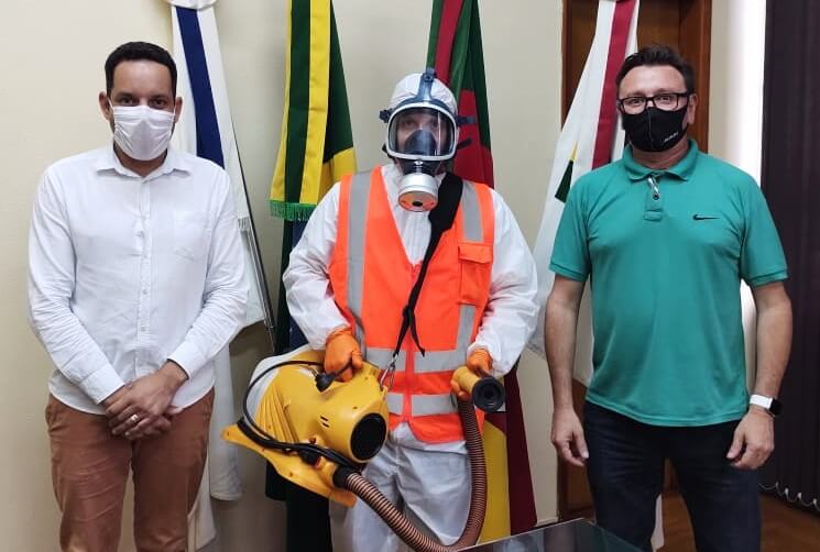 PALÁCIO MUNICIPAL WALTER ULLMANN É SANITIZADO