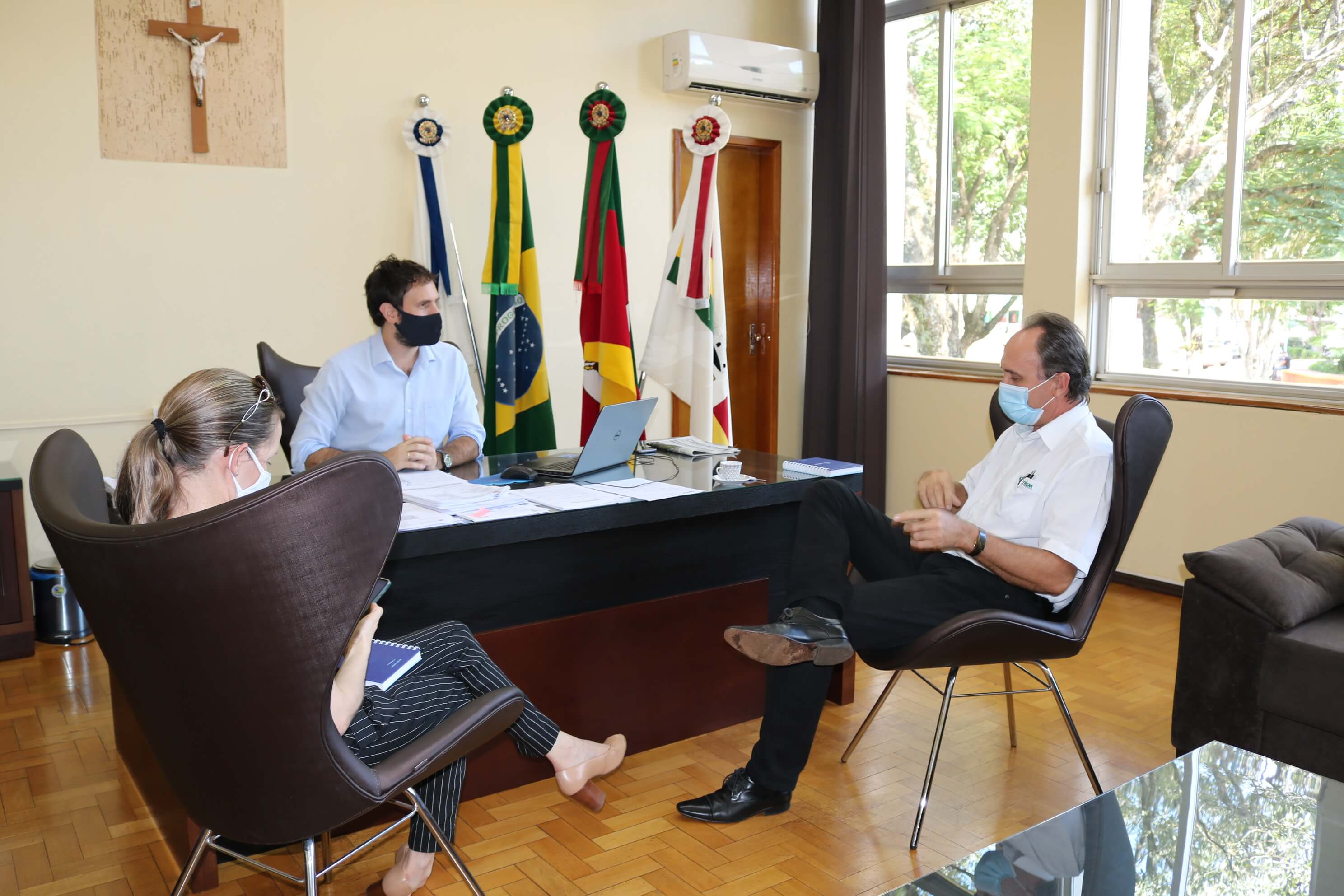 PREFEITO RECEBE VISITA DE EQUIPE DA SETREM