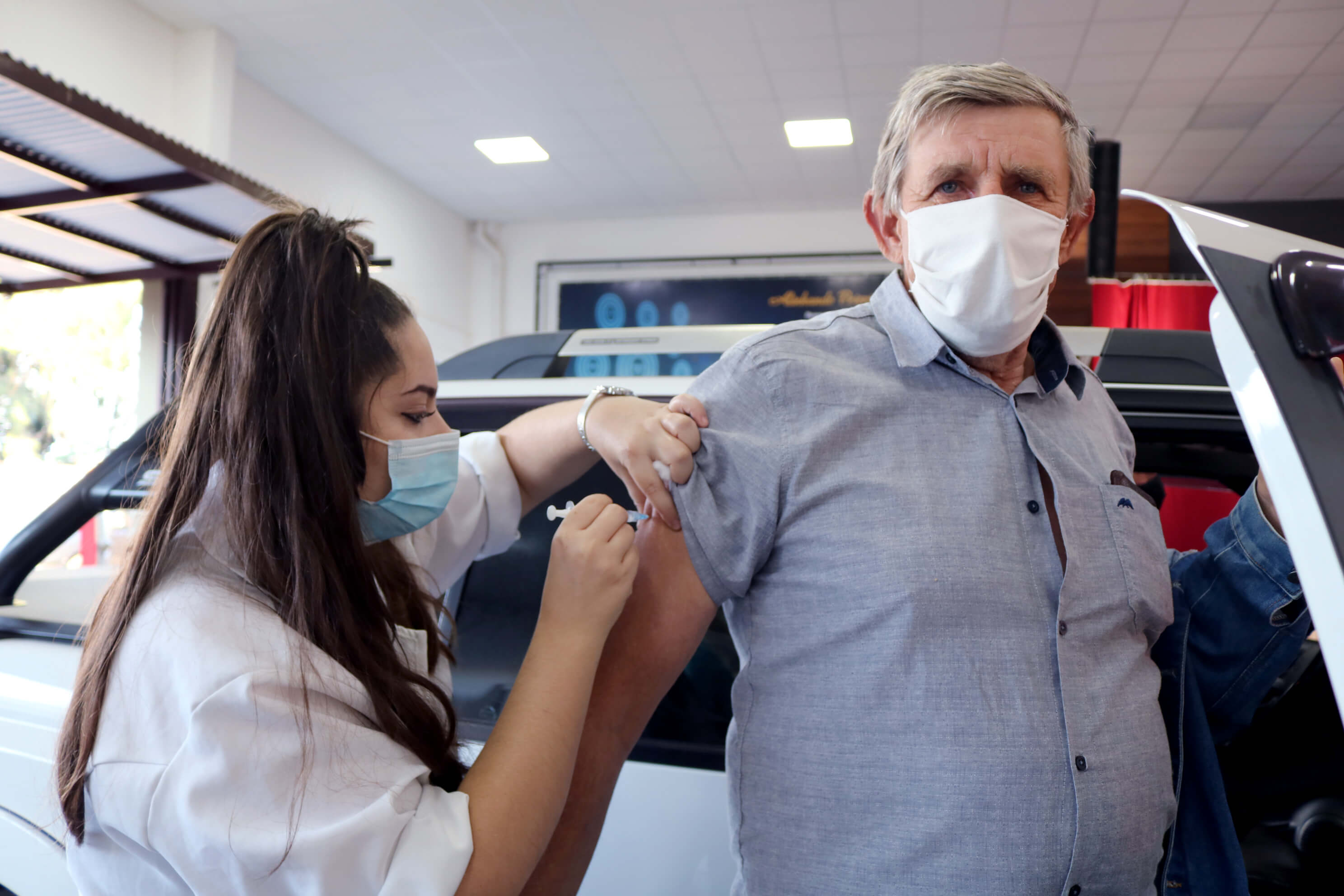 APLICAÇÃO DA SEGUNDA DOSE DA CORONAVAC EM IDOSOS COM MAIS DE 68 ANOS OCORREU HOJE