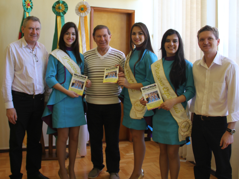 EXECUTIVO RECEBE COMISSÃO DA 12ª EXPOGIRUÁ