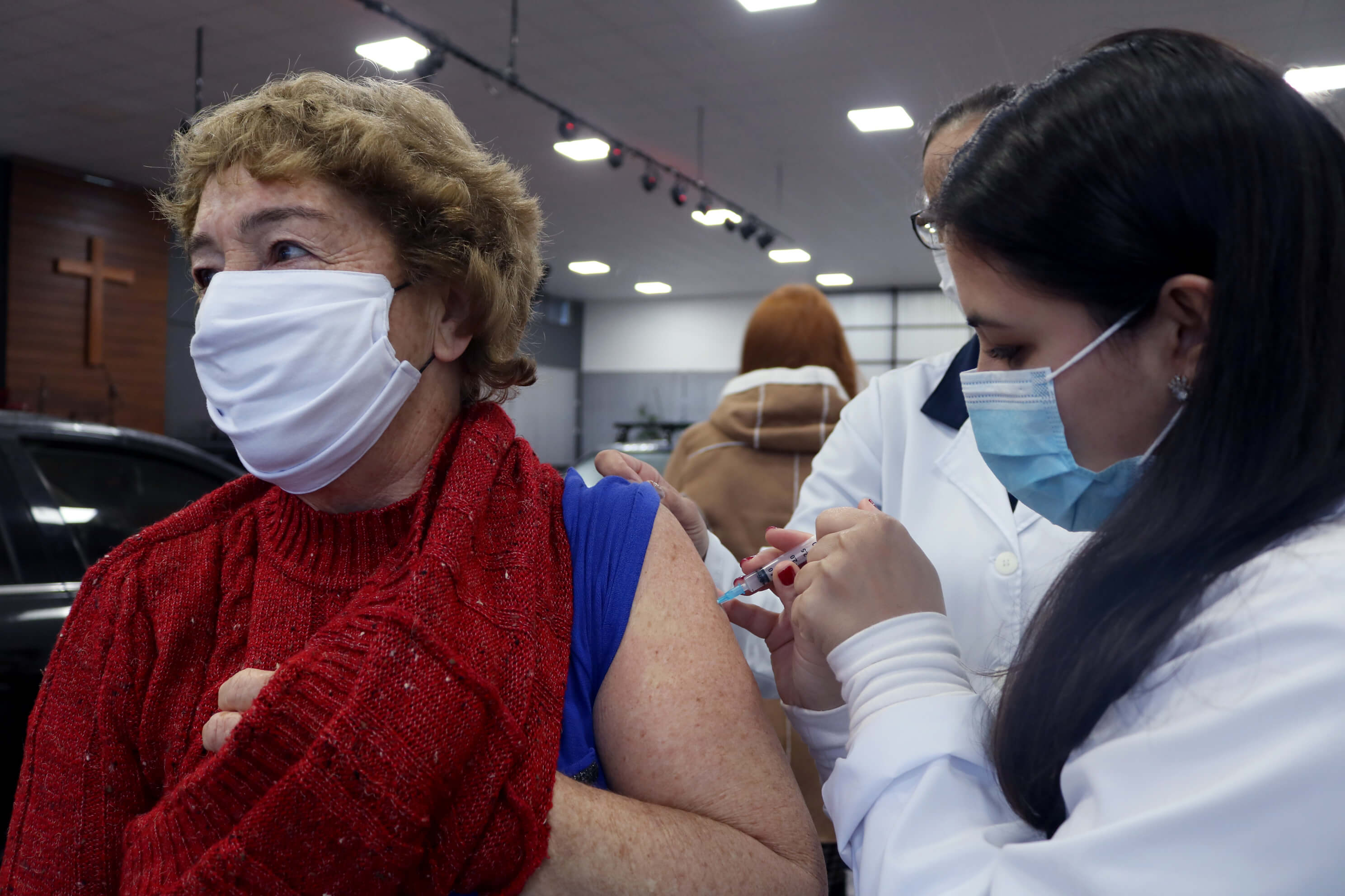 SEGUNDA DOSE DA CORONAVAC FOI APLICADA EM PESSOAS QUE ESTAVAM COM A VACINA EM ATRASO