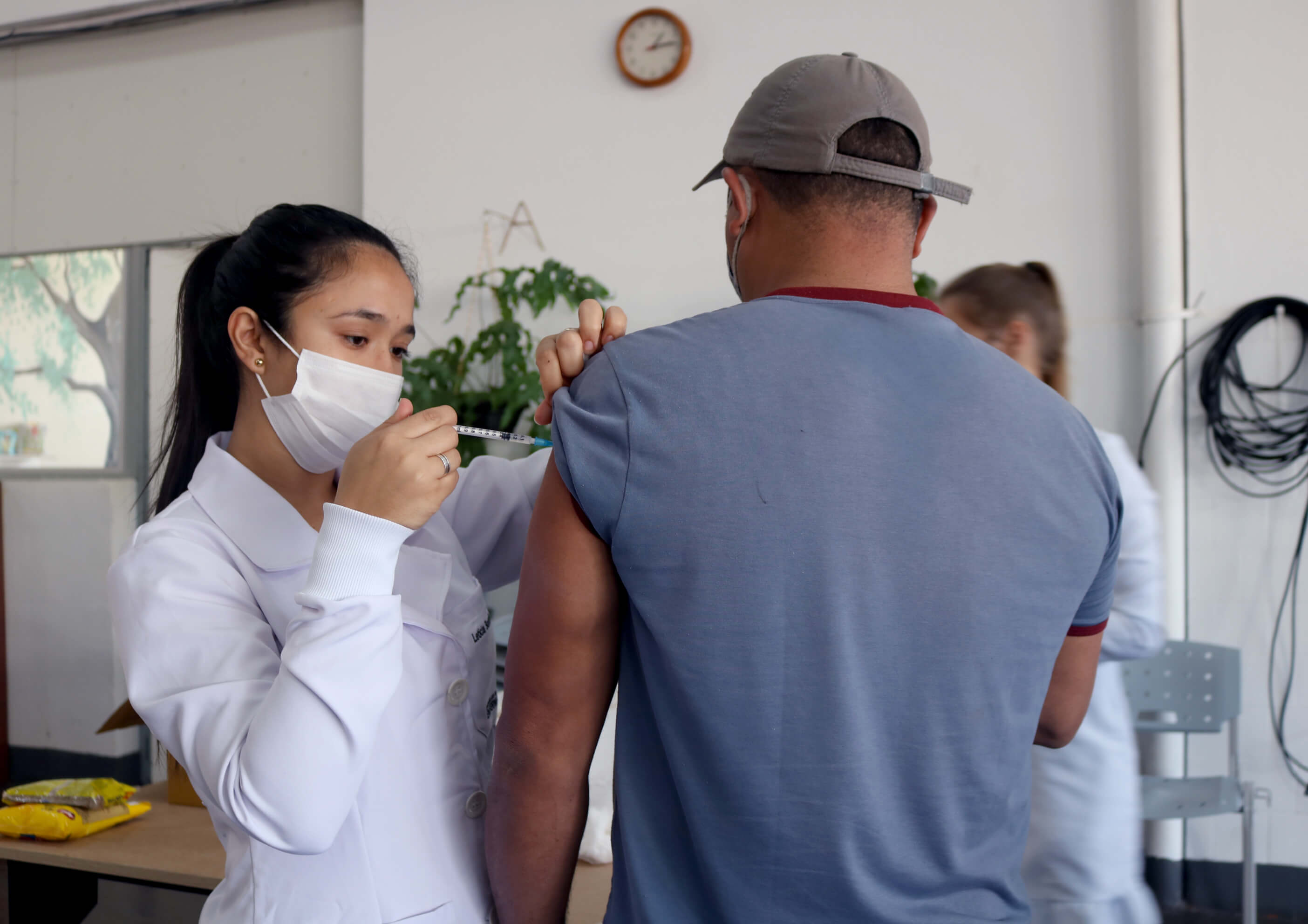 MAIS UM DRIVE-THRU DE VACINAÇÃO CONTRA A COVID-19 É REALIZADO EM TRÊS DE MAIO