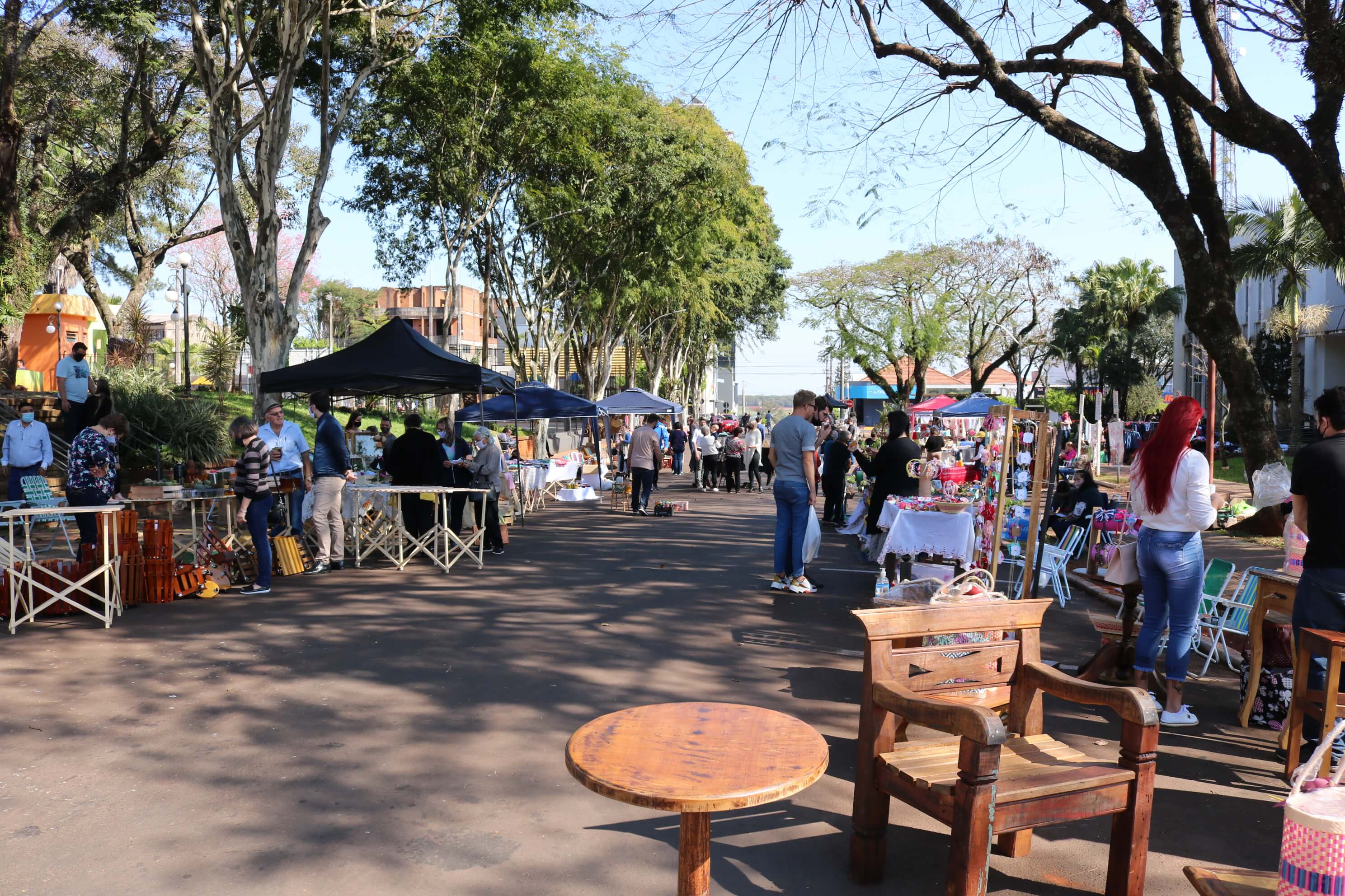 MAIS UMA EDIÇÃO DO BRIQUE NA PRAÇA OCORREU SÁBADO