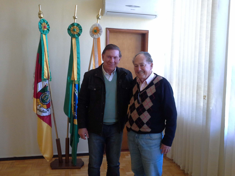 EXECUTIVO RECEBE VISITA DE EMPRESÁRIO DO MUNICÍPIO