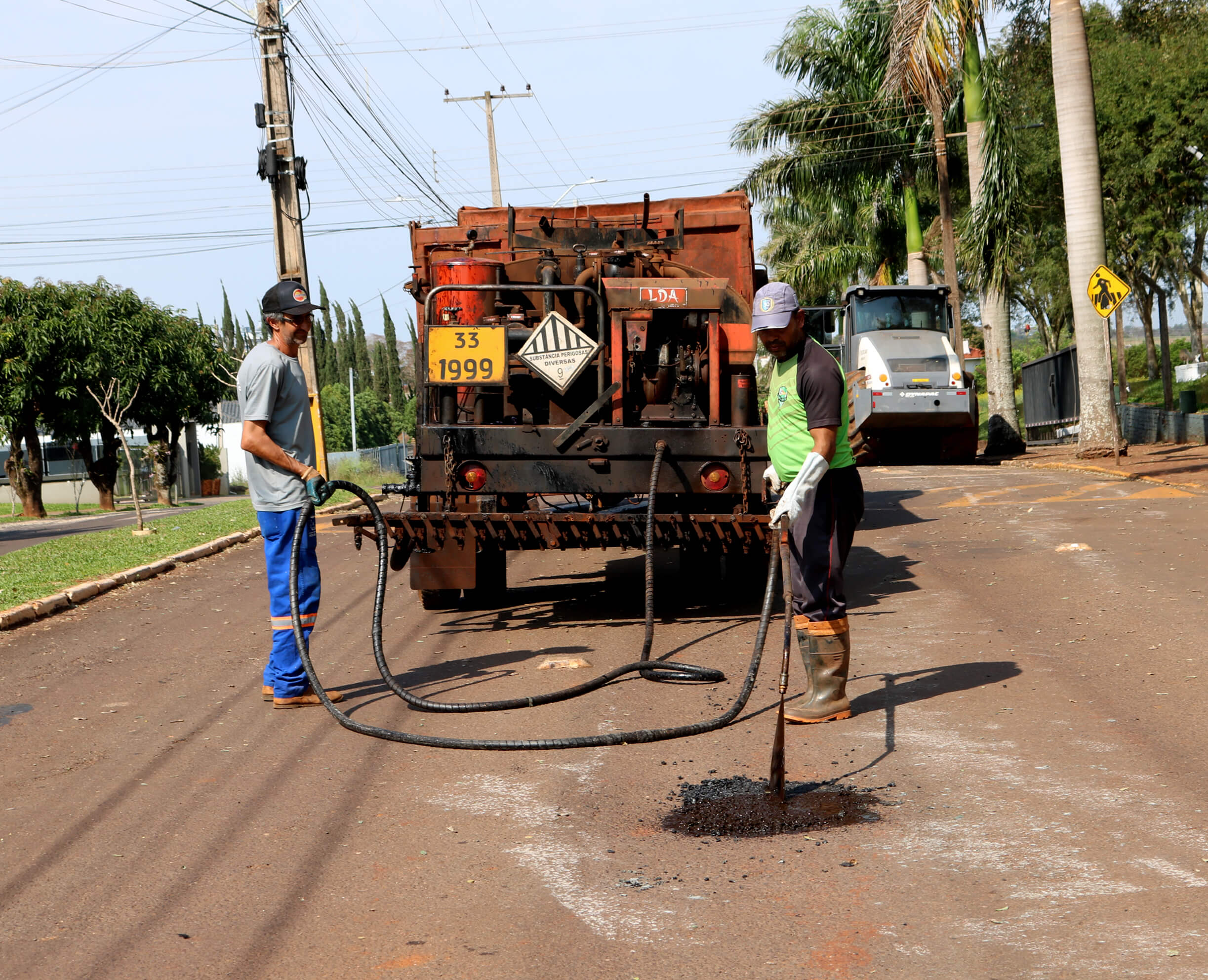 OPERAÇÃO TAPA-BURACOS É REALIZADA EM TRÊS DE MAIO