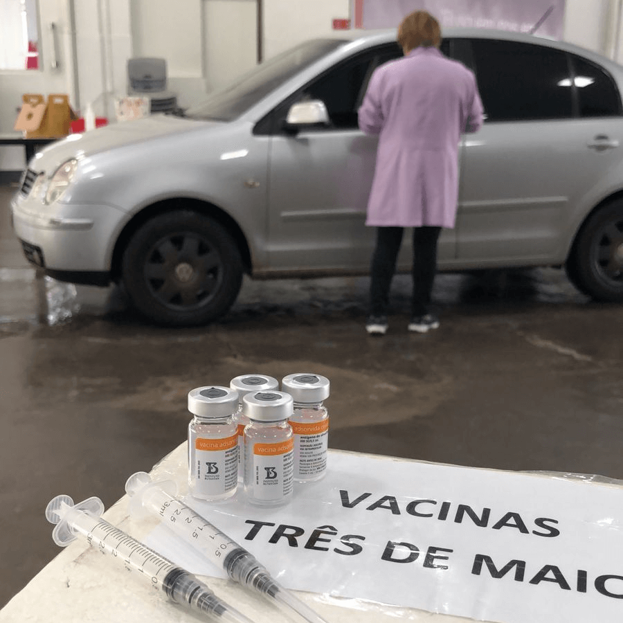 VACINAÇÃO CONTRA A COVID-19 EM PESSOAS ACIMA DE 18 ANOS OCORREU NA SEXTA-FEIRA