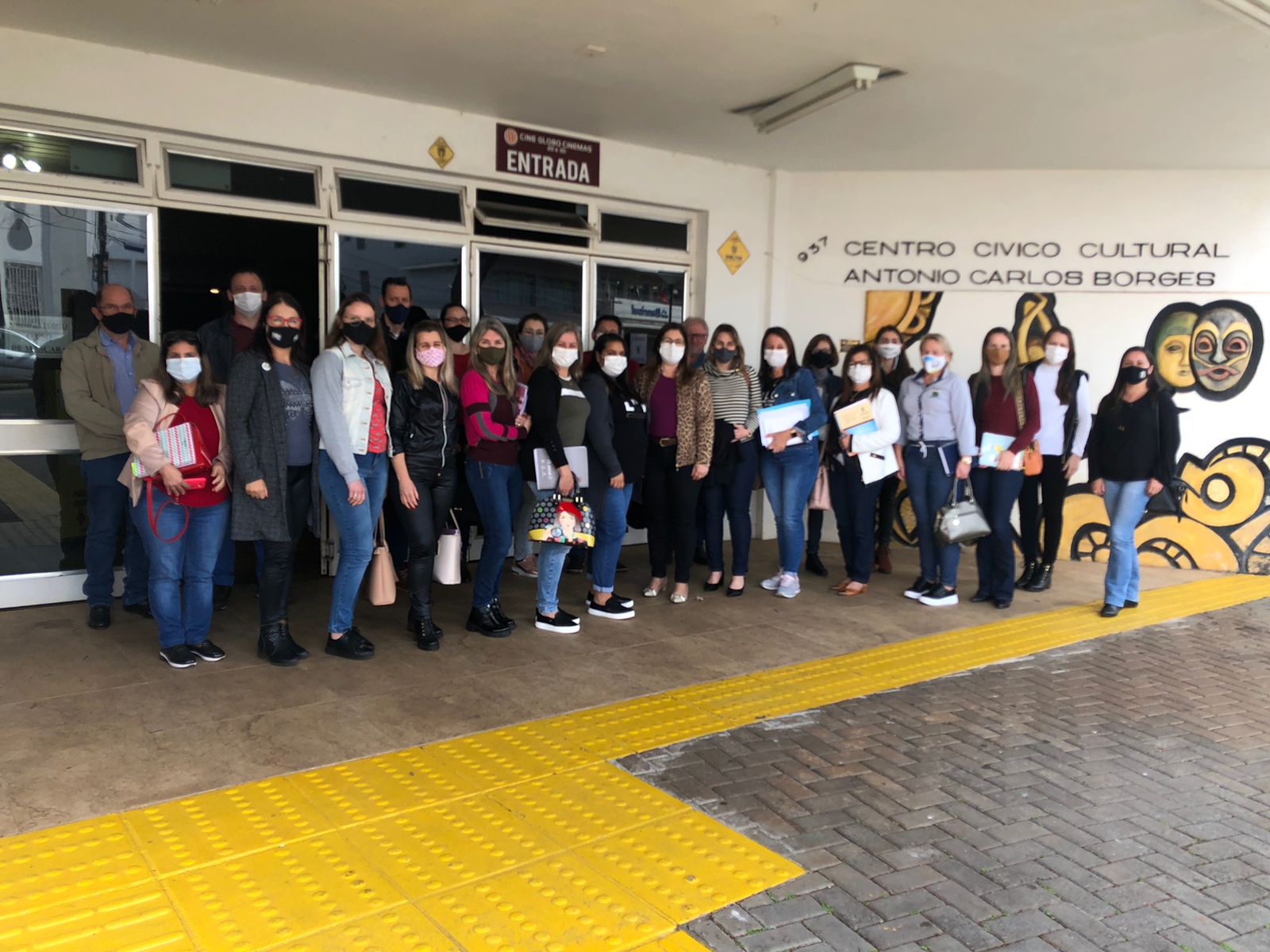 AMUFRON DEBATE OS EFEITOS DA PANDEMIA NA EDUCAÇÃO