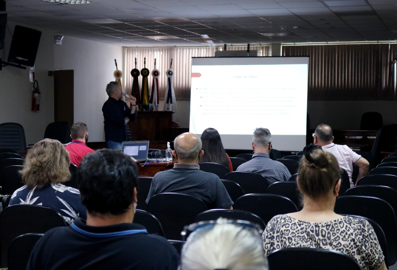 AUDIÊNCIA PÚBLICA SOBRE O PLANO DIRETOR OCORREU ONTEM