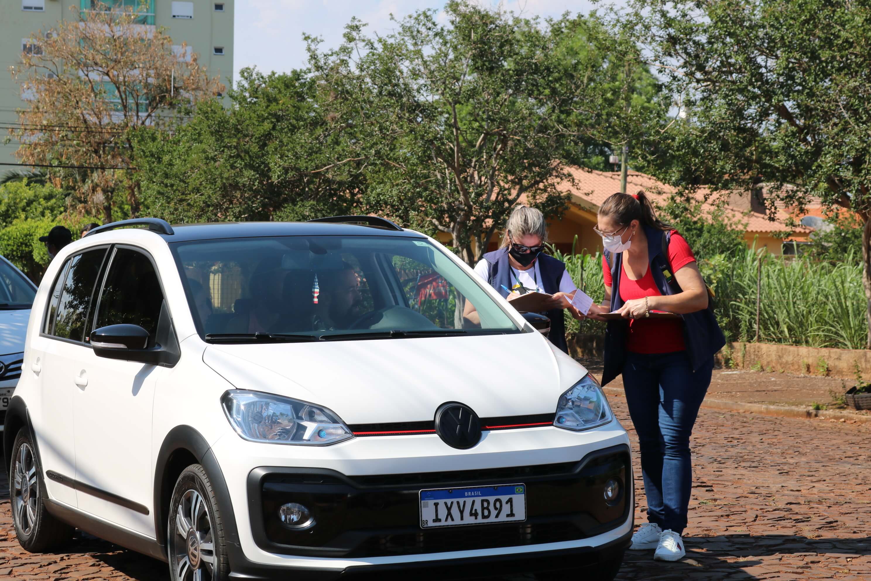 DRIVE-THRU DE IMUNIZAÇÃO CONTRA A COVID-19 OCORREU HOJE