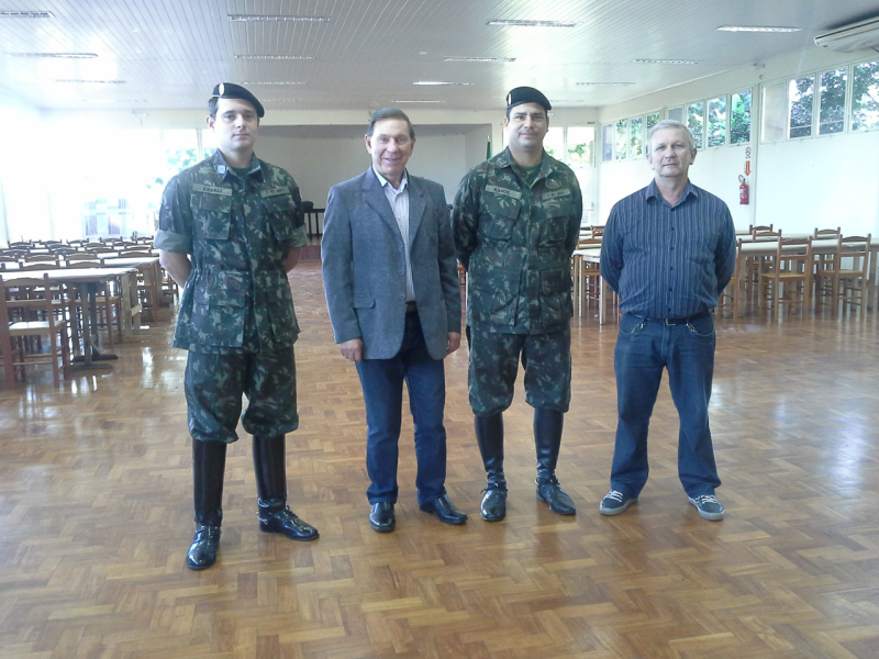 PREFEITO PARTICIPA DE SELEÇÃO DO ALISTAMENTO MILITAR