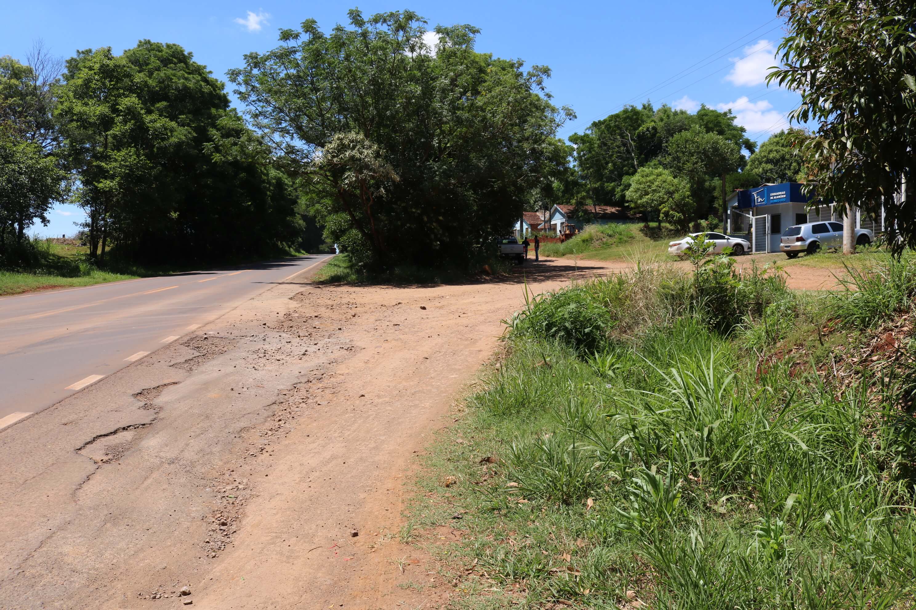 SUPERINTENDE E TOPÓGRAFO DO DAER VISITAM TRÊS DE MAIO