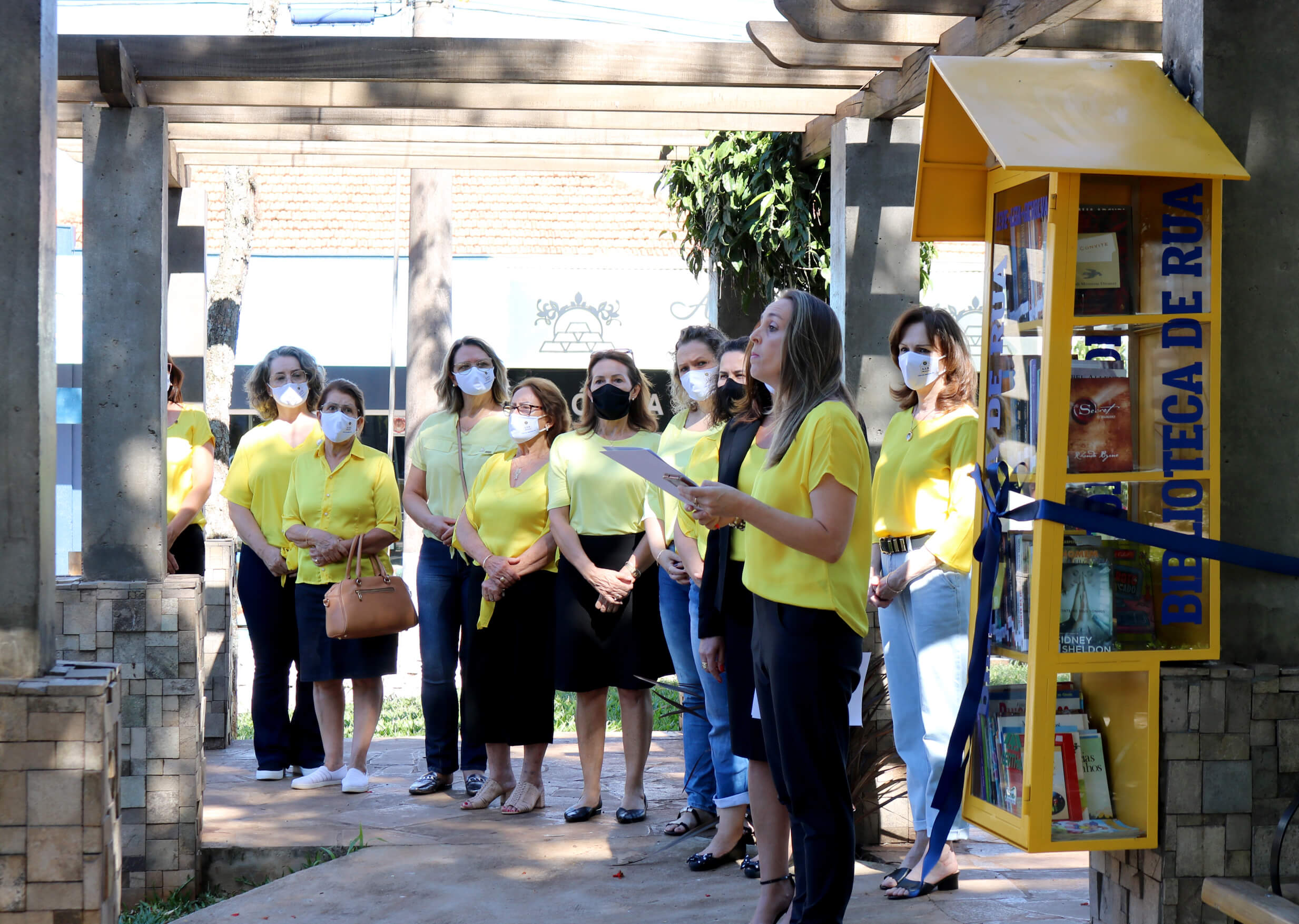 BIBLIOTECA DE RUA É INAUGURADA EM TRÊS DE MAIO