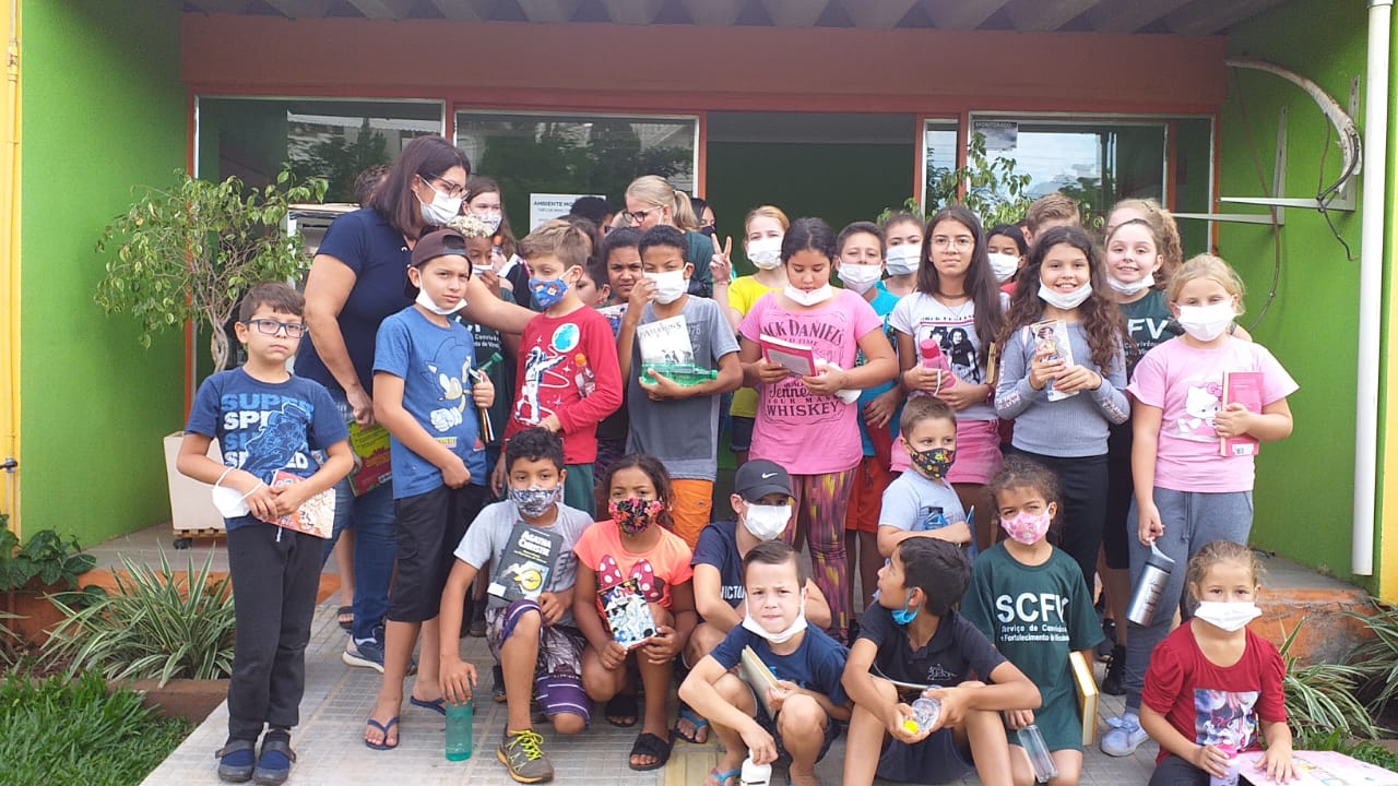 CRIANÇAS ATENDIDAS PELO SCFV VISITAM A BIBLIOTECA PÚBLICA MUNICIPAL EDSON FRANCO AZAMBUJA