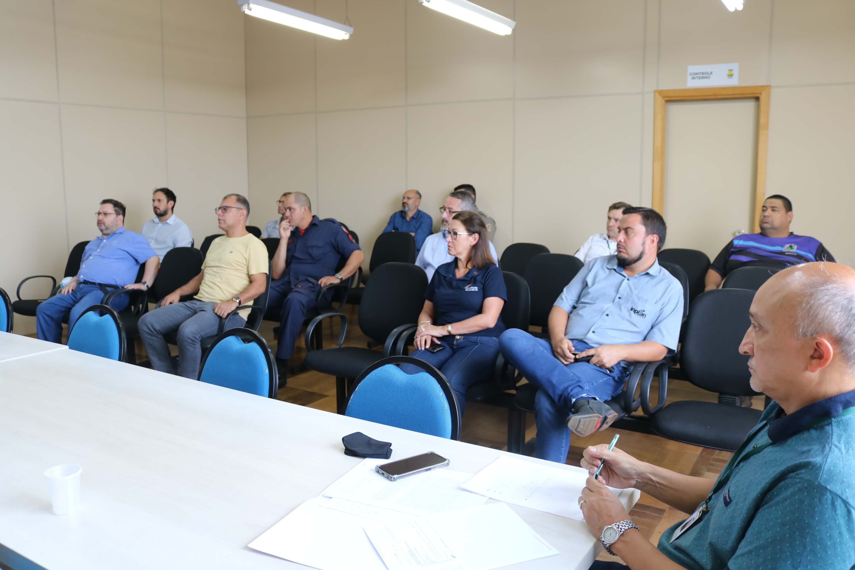 REUNIÃO DEBATE IMPLANTAÇÃO DE CERCAMENTO ELETRÔNICO EM TRÊ DE MAIO