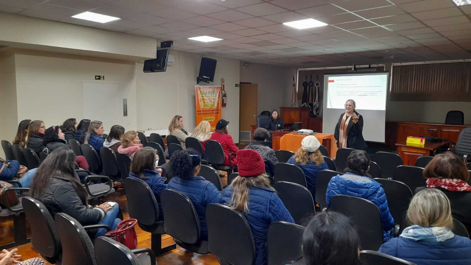 CREAS REALIZA ATIVIDADE RELACIONADA AO MAIO LARANJA