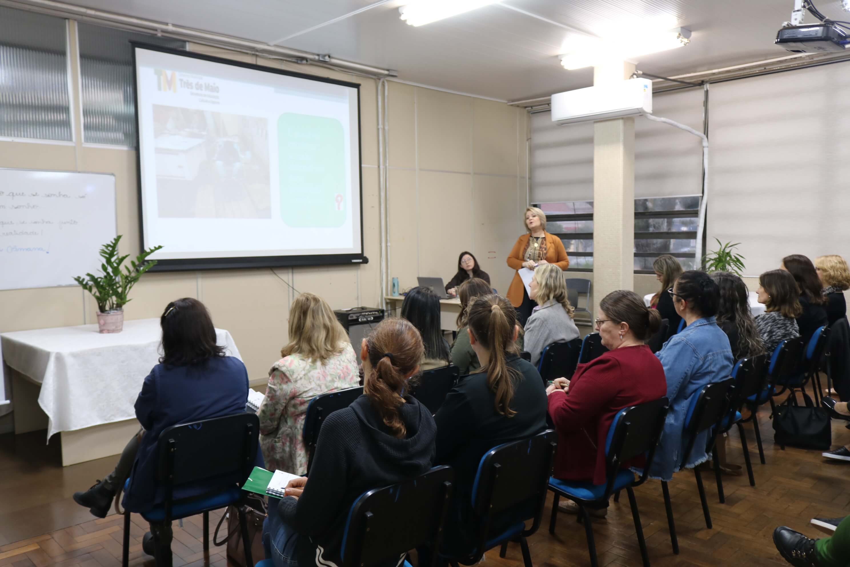 TDAH É DEBATIDO EM REUNIÃO DA REDE DE EDUCAÇÃO DE TRÊS DE MAIO