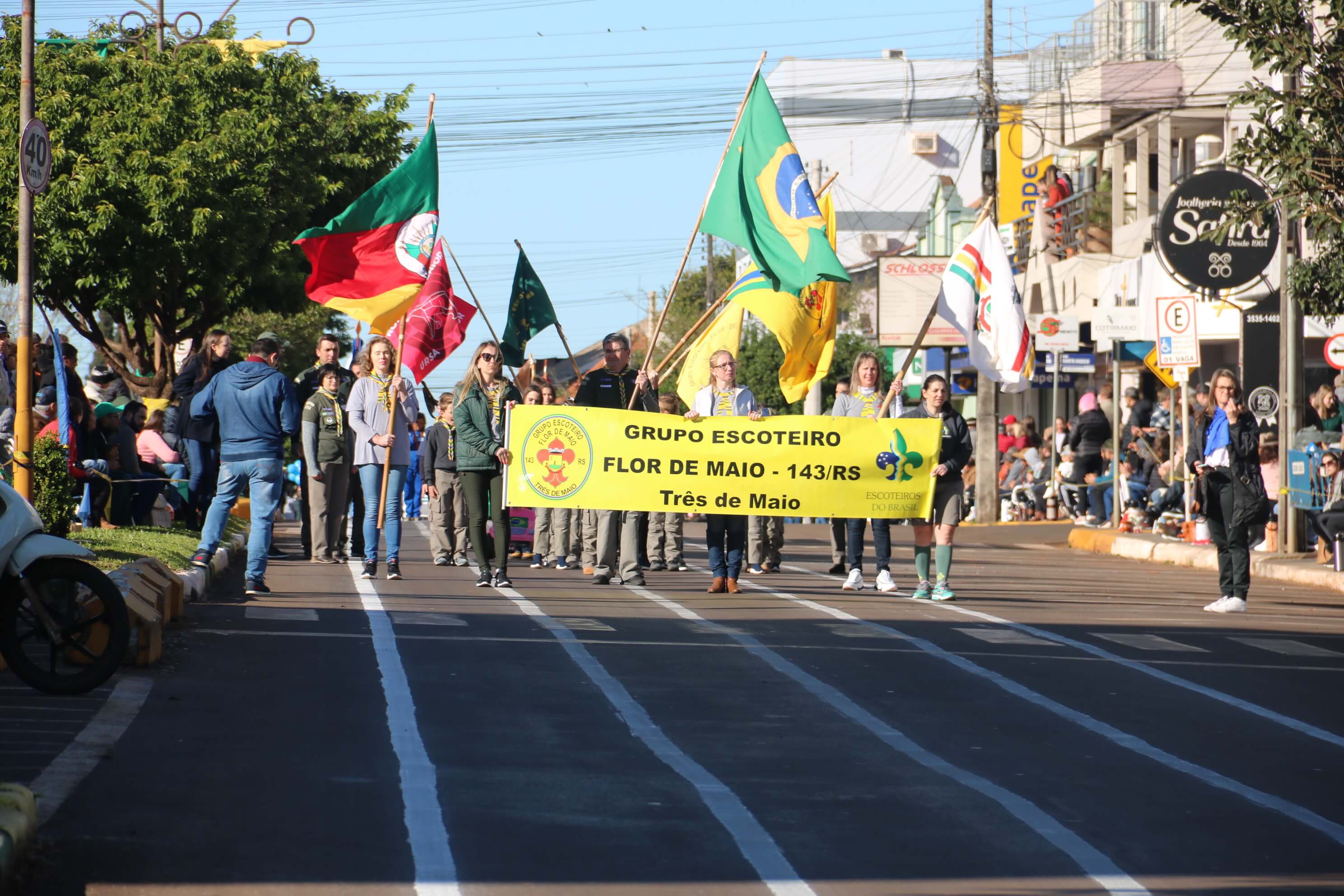 DESFILE CÍVICO OCORREU ONTEM