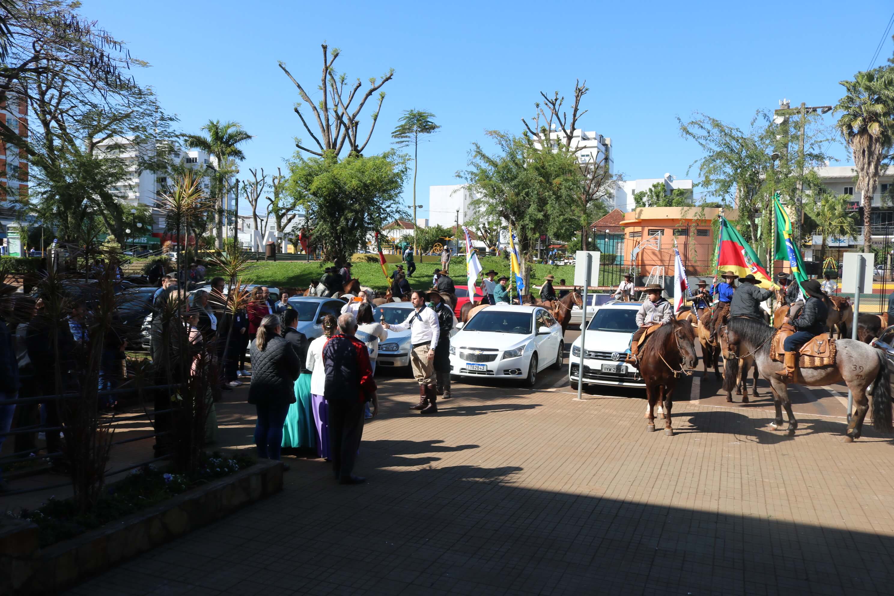 ABERTURA DA SEMANA FARROUPILHA OCORREU ONTEM 
