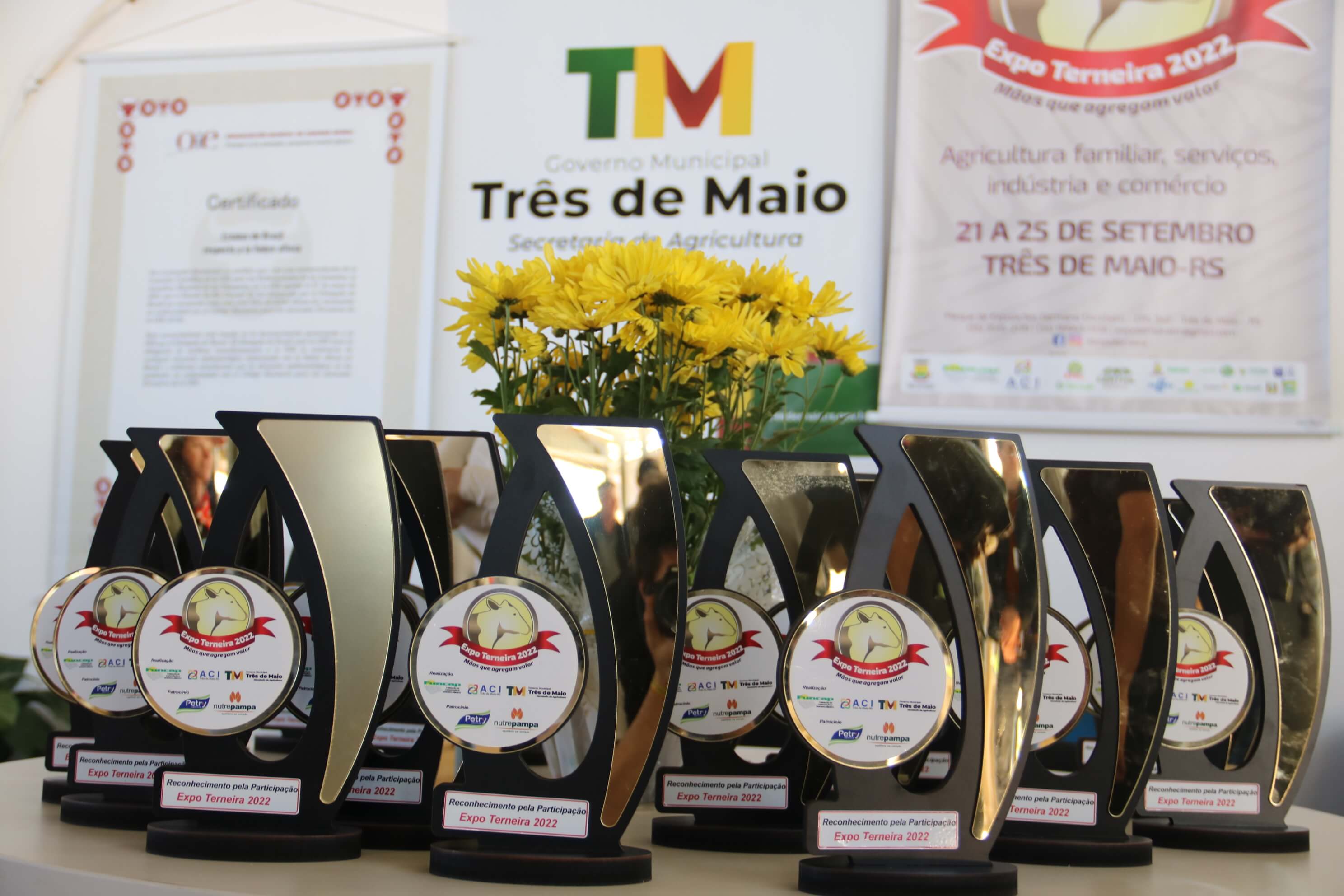 ENTREGA DE TROFÉUS DE PARTICIPAÇÃO PARA PRODUTORES DE BOVINOS E OVINOS OCORREU ONTEM