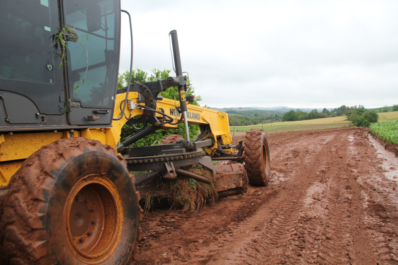 Prefeitura realiza reparos no interior em função das fortes chuvas