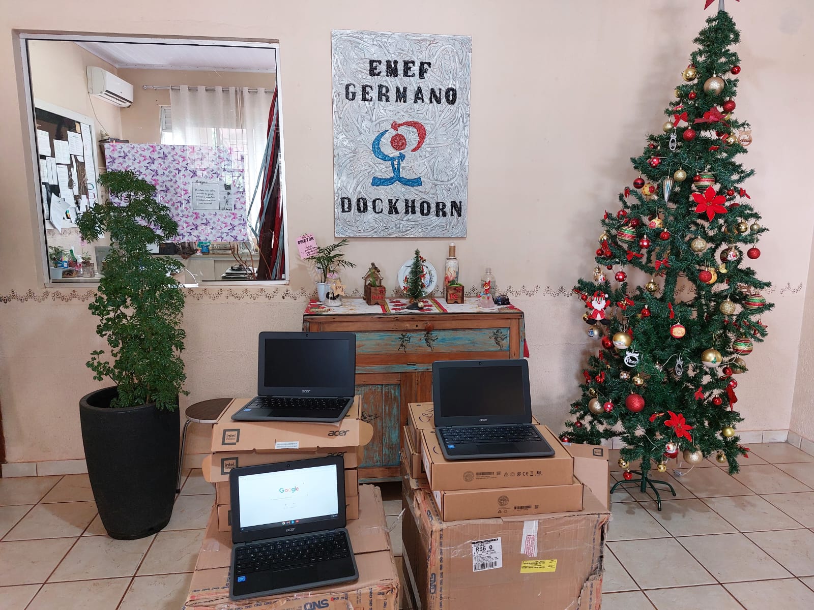 187 CHROMEBOOKS SÃO ADQUIRIDOS PARA A REDE MUNICIPAL DE ENSINO