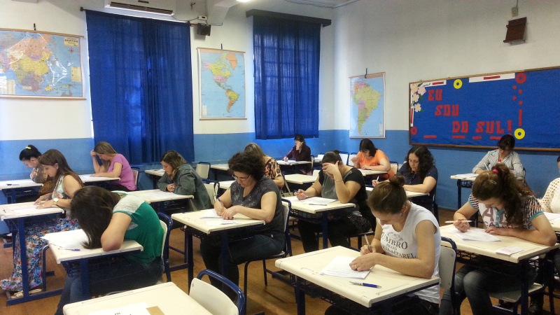 PROFESSORES APROVADOS NO CONCURSO PÚBLICO DEVEM COMPROVAR TÍTULOS