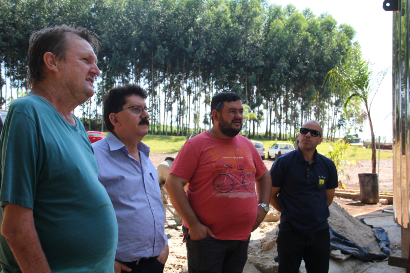 Prefeito Municipal de Três de Maio realiza visita a obras no município
