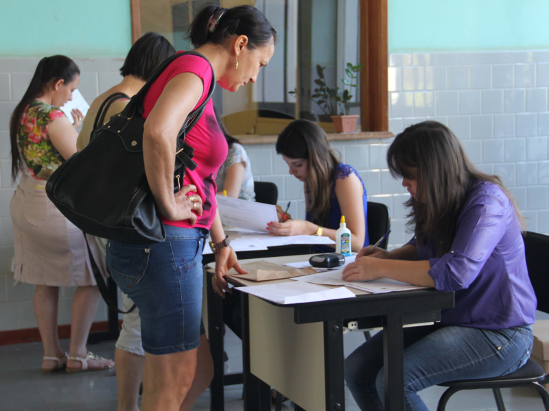 ENTREGA DE TÍTULOS DOS PROFESSORES APROVADOS NO CONCURSO OCORRE ATÉ QUARTA