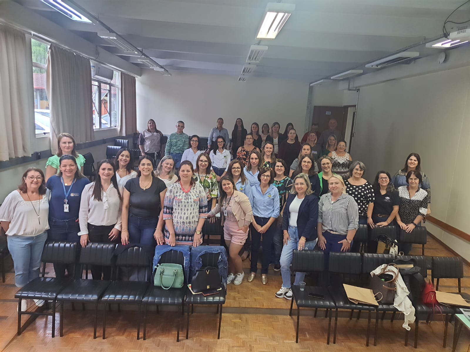 CONSELHO MUNICIPAL DE EDUCAÇÃO PARTICIPA DE FORMAÇÃO DA AMUFRON