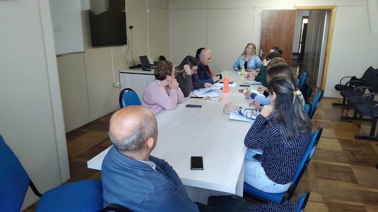 REUNIÃO DO CONSELHO MUNICIPAL DOS DIREITOS DA CRIANÇA E ADOLESCENTE OCORREU HOJE