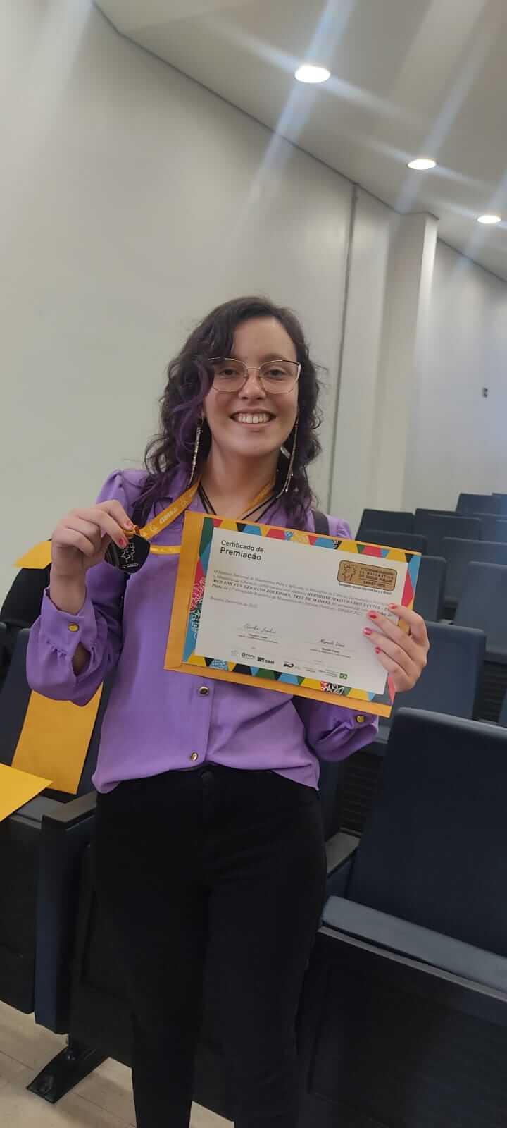 ALUNA DA REDE MUNICIPAL DE ENSINO FUNDAMENTAL RECEBE MEDALHA NA 17ª OBMEP