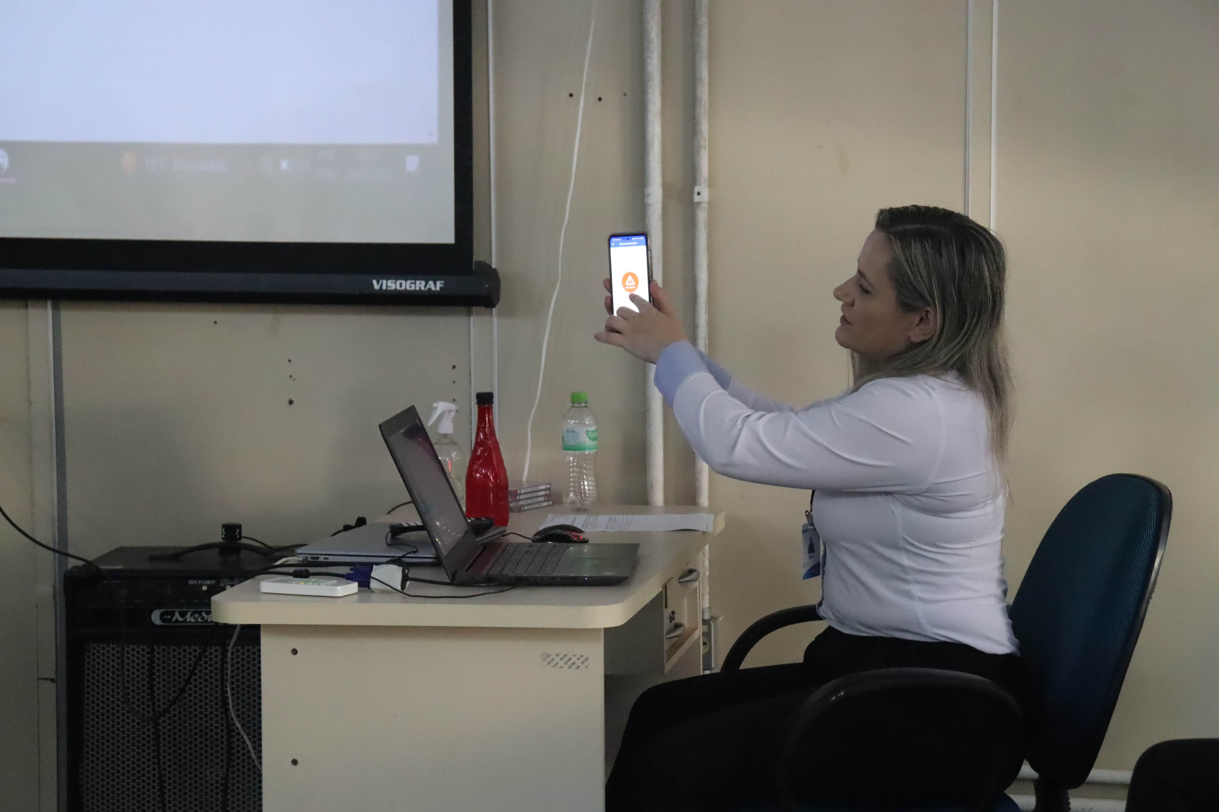 APLICATIVO DE SEGURANÇA É APRESENTADO AOS DIRETORES PEDAGÓGICOS DAS ESCOLAS DO MUNICÍPIO