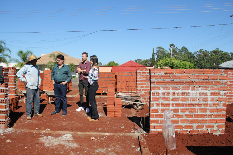 Copatti visita obra da Unidade Básica de Saúde de Manchinha